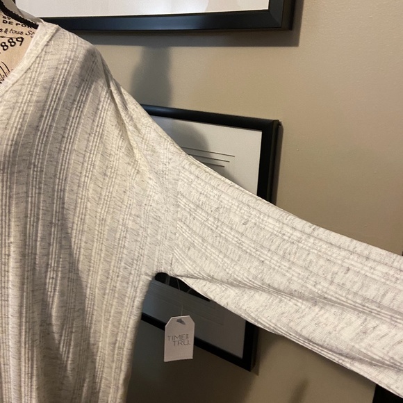 NWT Time & Tru XXL (20) V-Neck Long Sleeve Tee - Picture 3 of 6
